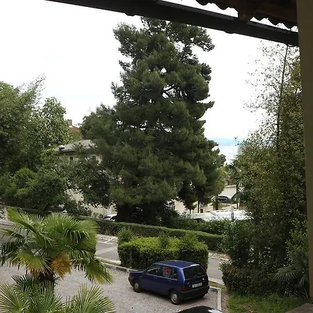 Ines Komel オパティヤ