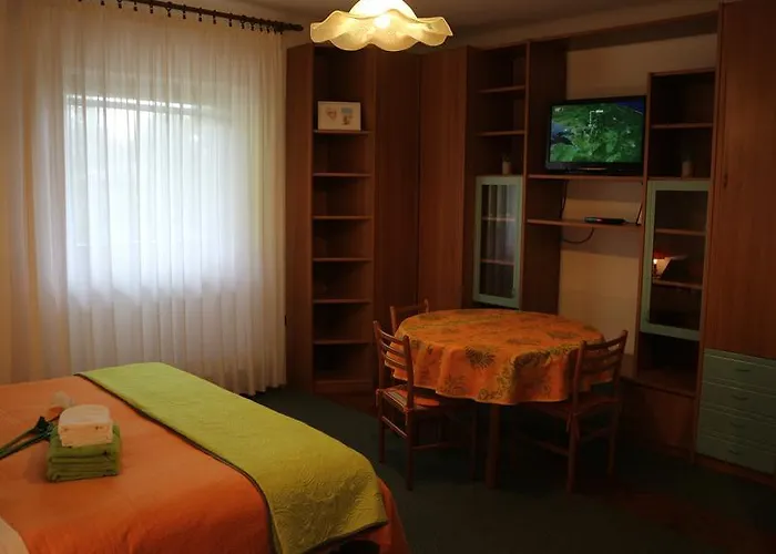 Ines Komel * أوباتيا