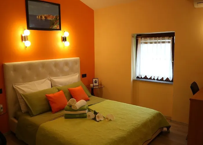 Ines Komel * أوباتيا