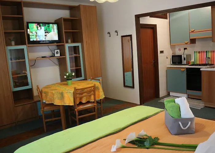 Ines Komel Apartment *